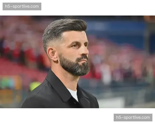 专访沙尔克04主帅:谈论带领青年军应对保级阶段比赛强度的心得 专访沙尔克04主帅:谈论带领青年军应对保级阶段比赛强度的心得