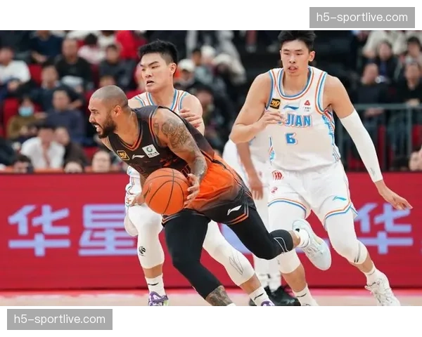 【2026年4月CBA联赛防守拦截与压迫数据趋势·人物·专访深度对话：新疆队外援莫兰德的防守哲学——“从不想着封盖，只想着干扰”